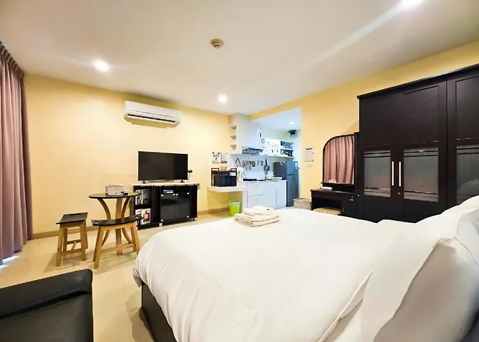 The Beach Bangsaen Condo 327/30
